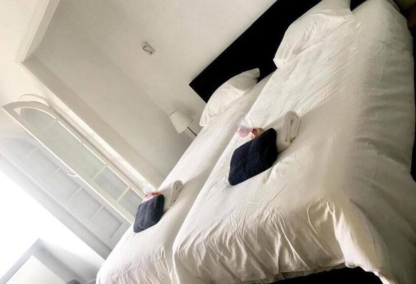 标准间, Maison Blanche