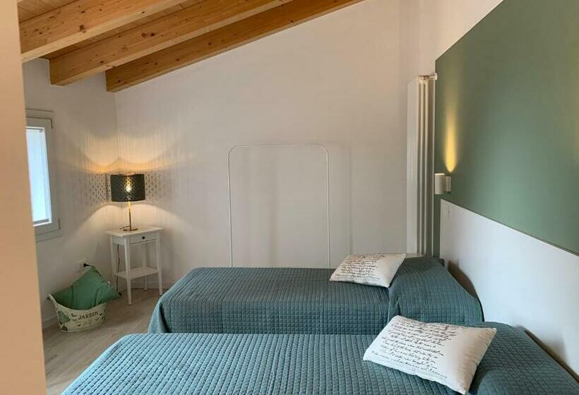 غرفة قياسية مطلّة علي الحديقة, Villavecchia