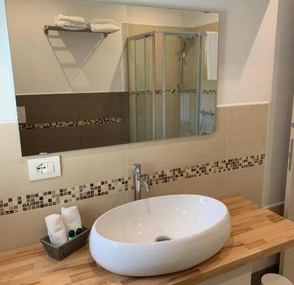 غرفة قياسية مطلّة علي الحديقة, Villavecchia