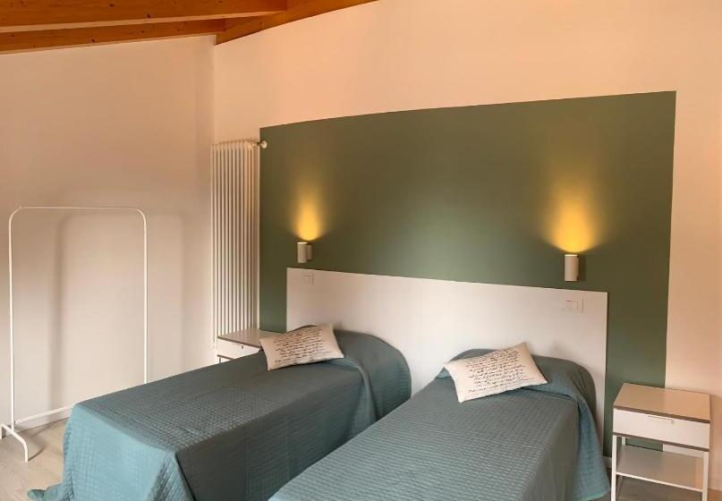 غرفة قياسية مطلّة علي الحديقة, Villavecchia