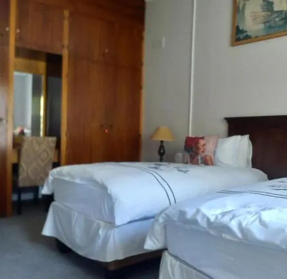 バス共有のスタンダードルーム, Kwa Dlamathe Guesthouse