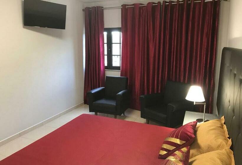 جناح جونيور مطلّ علي حمام السباحة, Pinheirinhos   Quinta De São Caetano