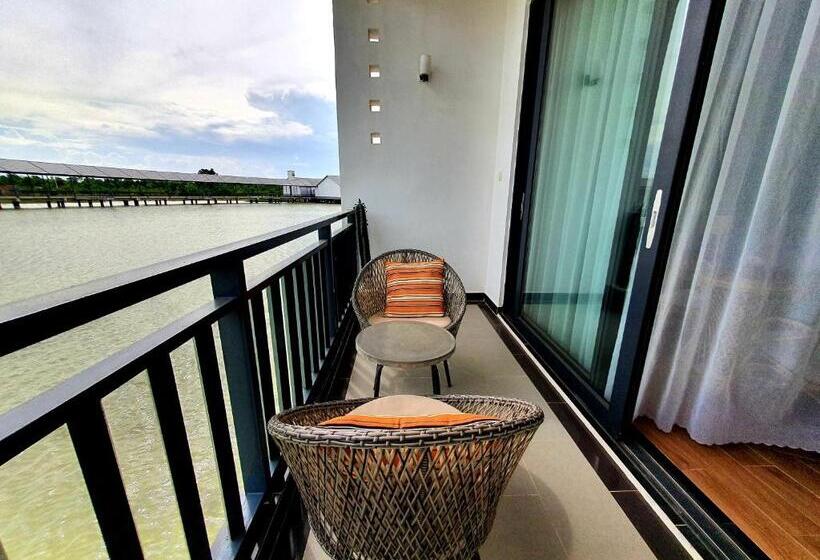 豪华湖景房, Shanghai Resort