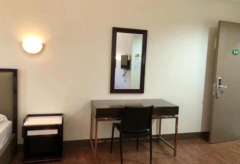 سوییت خانوادگی, Meaco Royal Hotel  Aparri