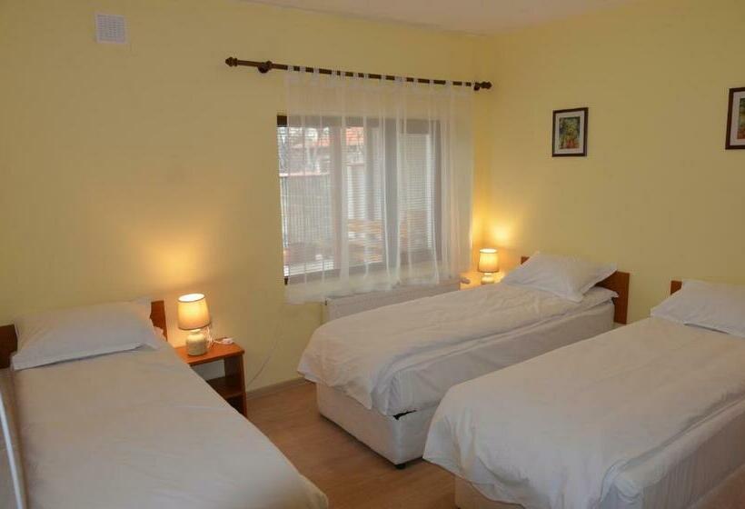 标准三人间, къща за гости марияна