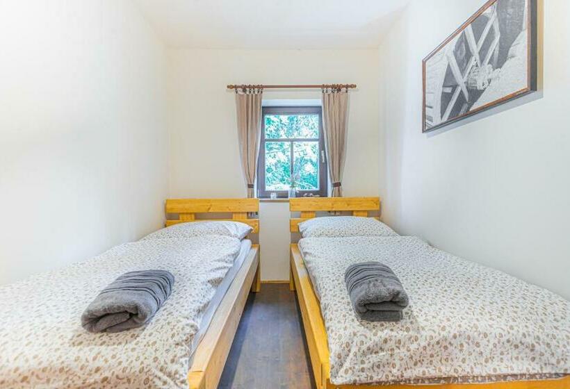 חדר משפחתי, Buškovský Mlýn 1580