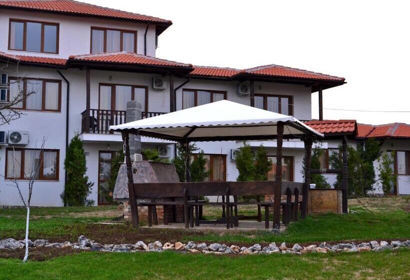 Апартаменты 1 Спальня с Балконом, Guest House Misha