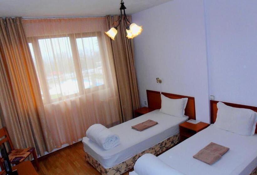 Апартаменты 1 Спальня с Балконом, Guest House Misha