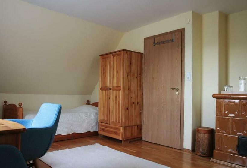 标准三人间, Gurudeva Bhavan