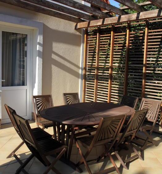 标准三人间, Gurudeva Bhavan