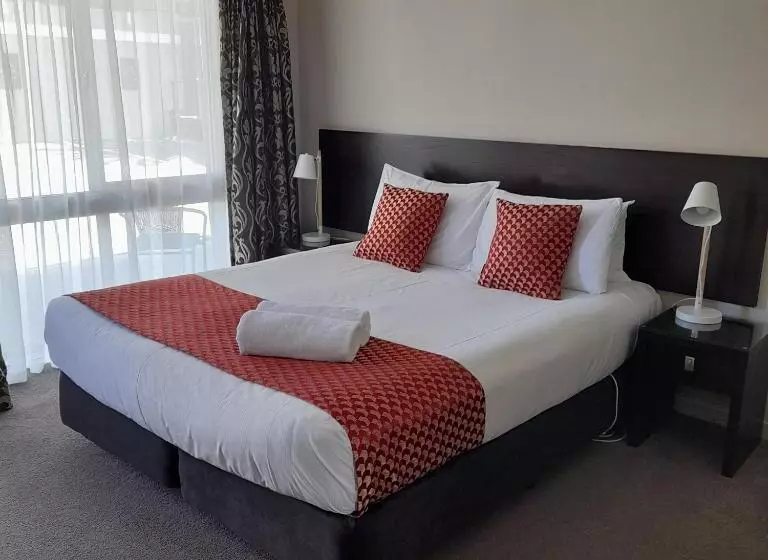 استودیوی استاندارد, Dunedin Palms Motel