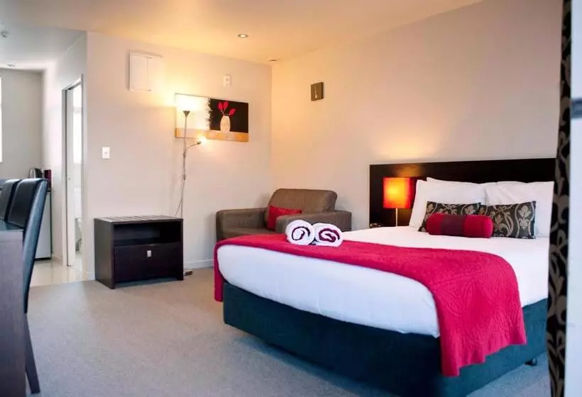 استودیوی استاندارد, Dunedin Palms Motel