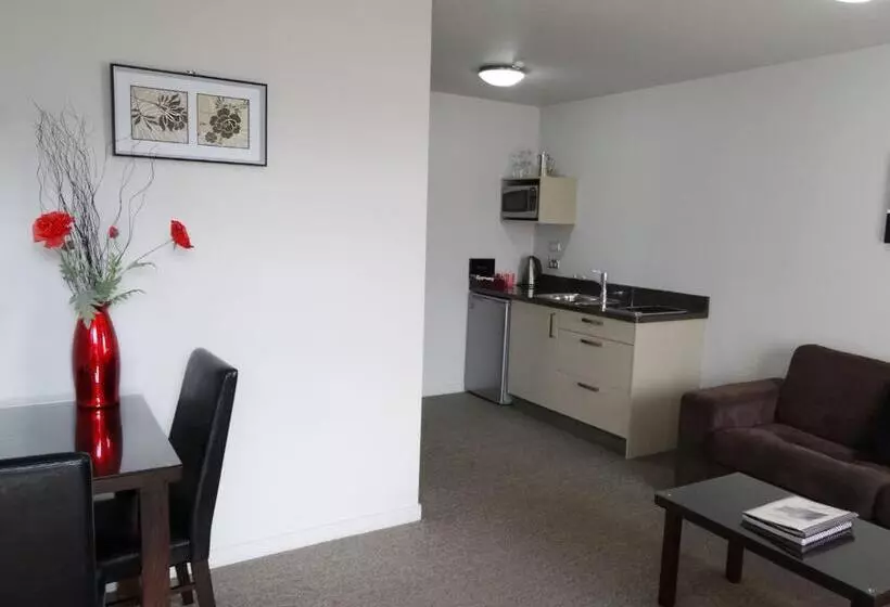 استودیوی لوکس, Dunedin Palms Motel