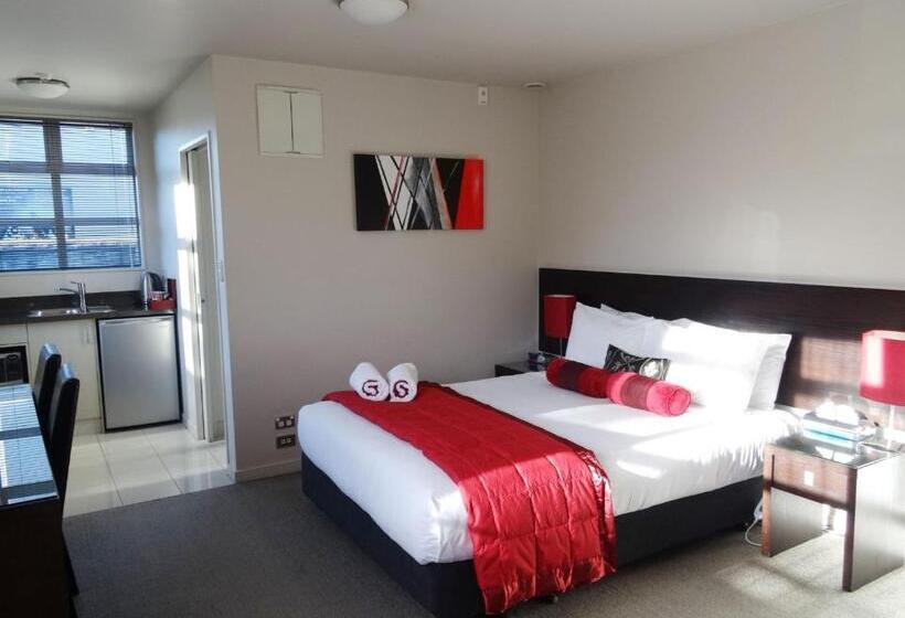 스탠다드 스튜디오, Dunedin Palms Motel