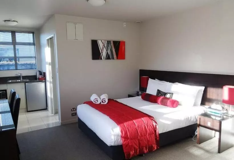 استودیوی استاندارد, Dunedin Palms Motel