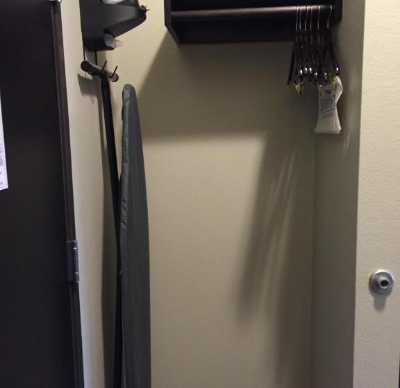 غرفة قياسية سرير كينج, Baymont By Wyndham College Station