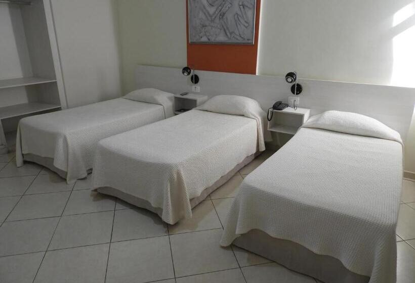 スタンダードトリプルルーム, Binder Quality Inn