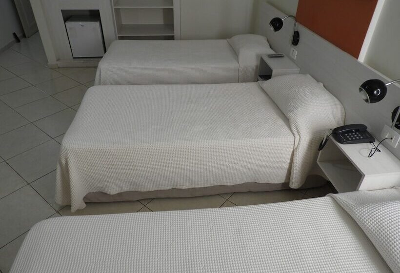 スタンダードトリプルルーム, Binder Quality Inn