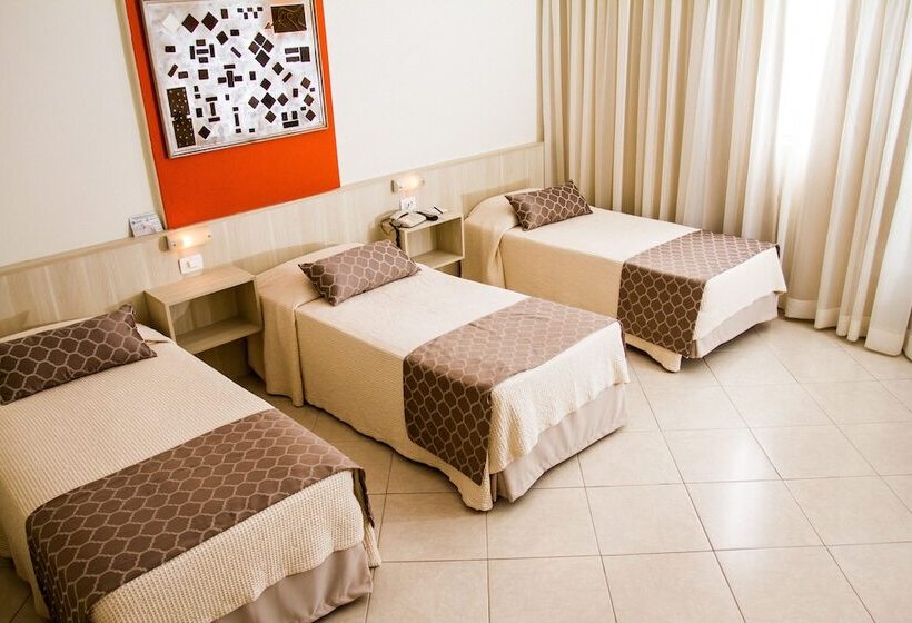 スタンダードトリプルルーム, Binder Quality Inn