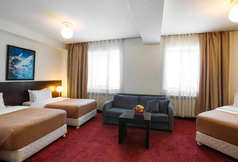 اتاق استاندارد سه نفره, Carpe Diem Gudauri