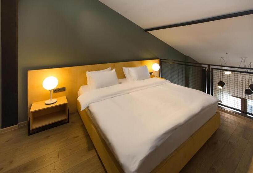 سوییت اجرایی, Carpe Diem Gudauri