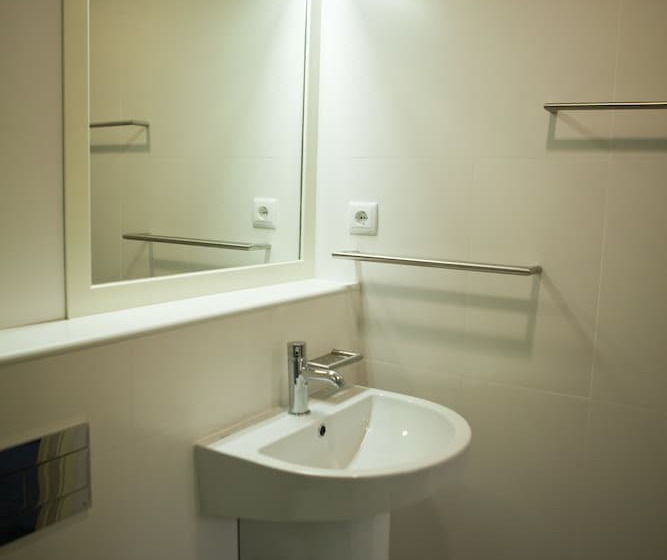 اتاق استاندارد, Comercio