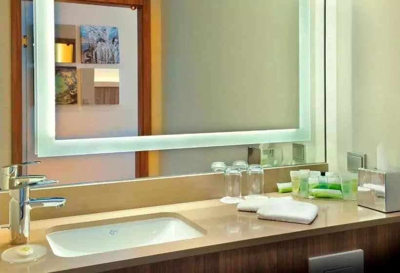 キングサイズベッドのスタンダードルーム, Courtyard By Marriott Gdynia Waterfront
