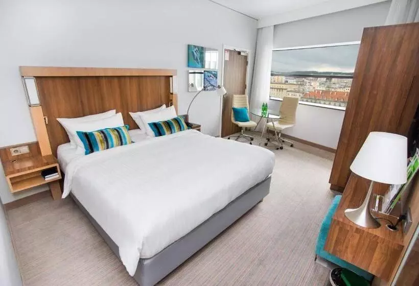 キングサイズベッドのスタンダードルーム, Courtyard By Marriott Gdynia Waterfront