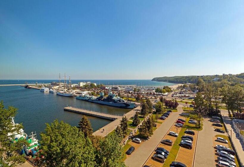 带大床的标准间, Courtyard By Marriott Gdynia Waterfront