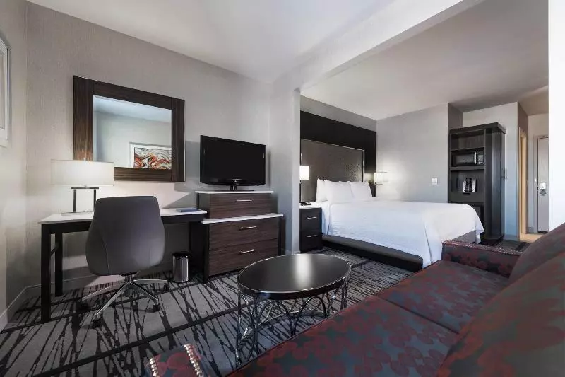 キングサイズベッドのスイートルーム, Fairfield Inn & Suites By Marriott Boston Cambridge