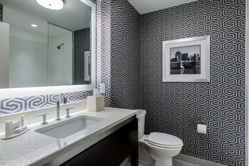キングサイズベッドのスイートルーム, Fairfield Inn & Suites By Marriott Boston Cambridge