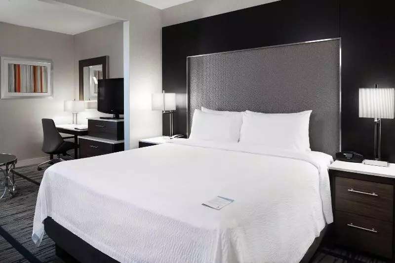 キングサイズベッドのスイートルーム, Fairfield Inn & Suites By Marriott Boston Cambridge