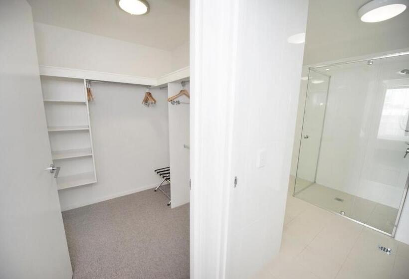 آپارتمان 4 خوابه, Gladstone Central Plaza Official