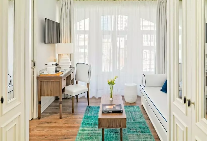 Suite, H10 Duque De Loule