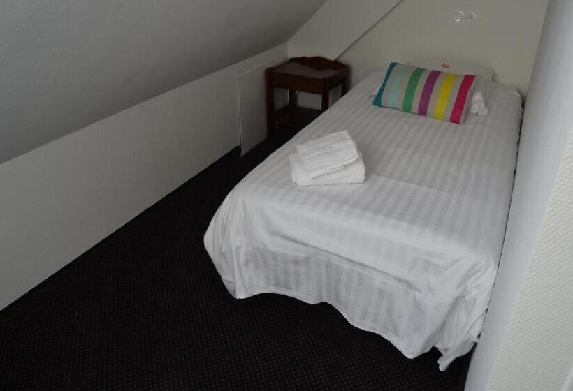 标准三人间, Le Saint Nicolas