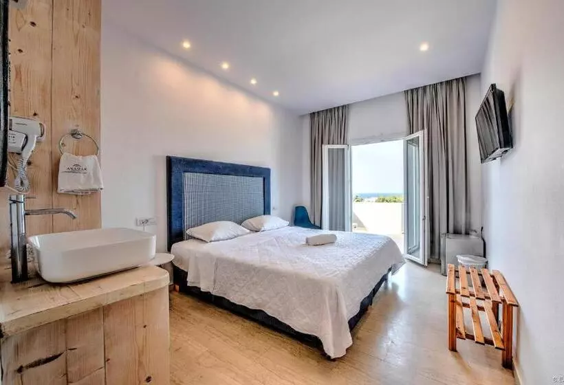 اتاق عادی, Anamar Santorini