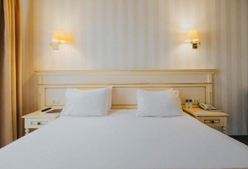 Suite, Premier Geneva