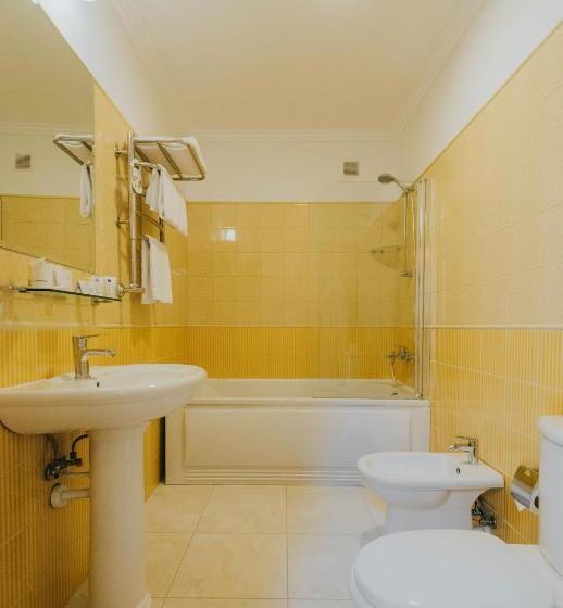 Suite, Premier Geneva