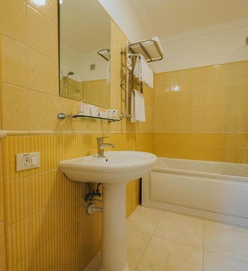 Suite, Premier Geneva