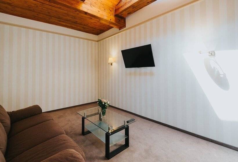 Suite, Premier Geneva