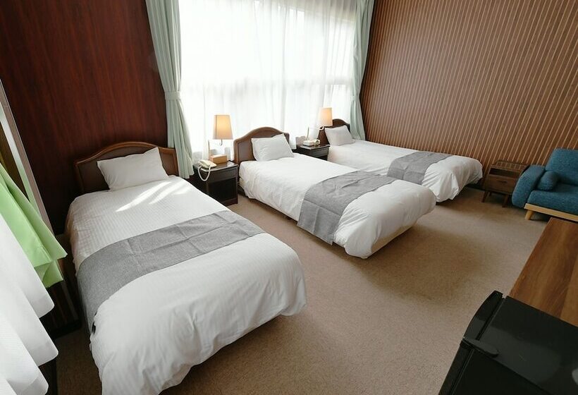 标准三人间, Ra Kuun