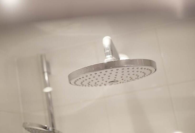 חדר משפחתי, The Princess Royal