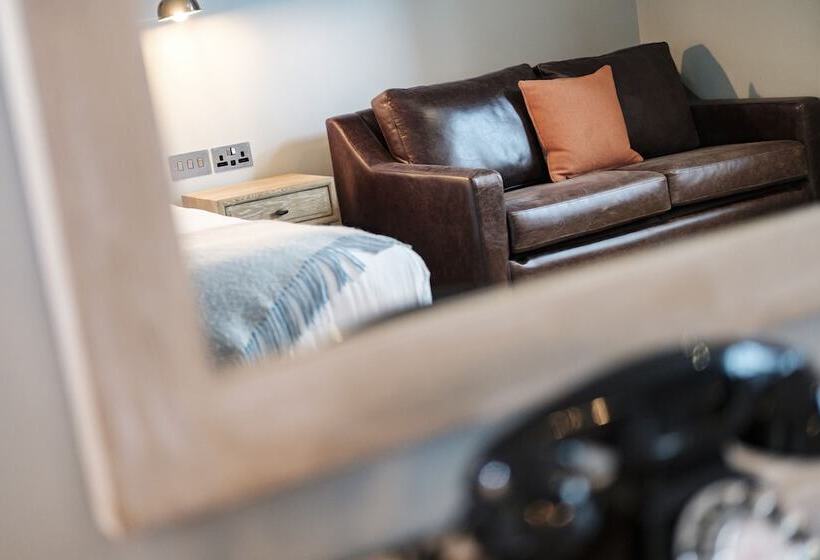 חדר משפחתי, The Princess Royal