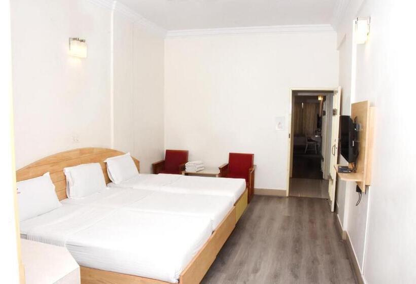 חדר סטנדרט לשלושה, Vellara