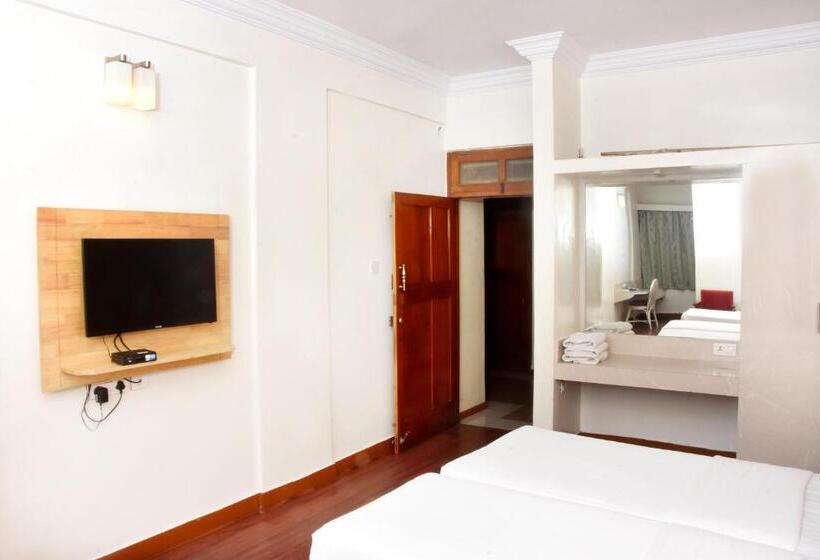 Quarto Triplo Estandar, Vellara