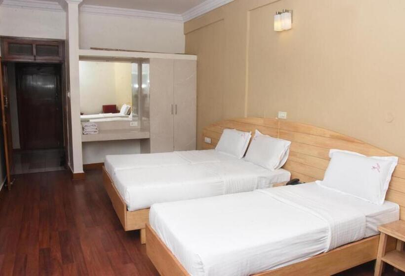 חדר סטנדרט לשלושה, Vellara