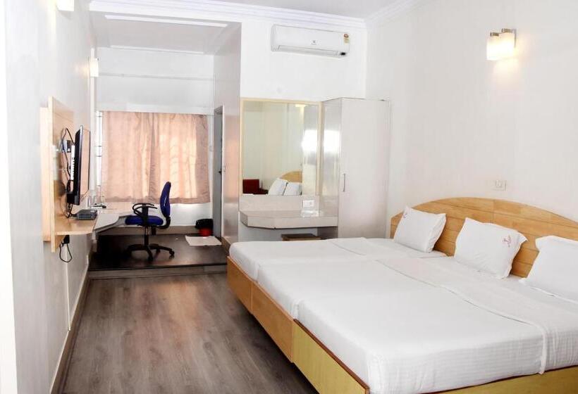 חדר סטנדרט לשלושה, Vellara