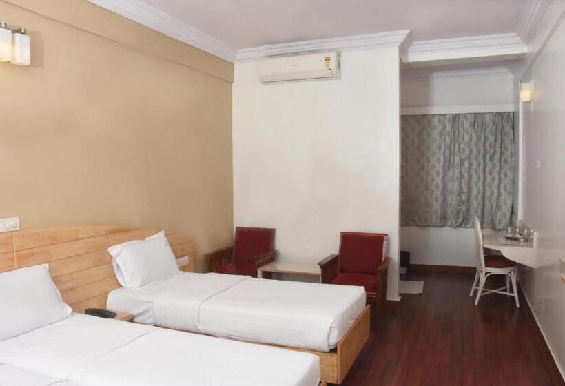 חדר סטנדרט לשלושה, Vellara