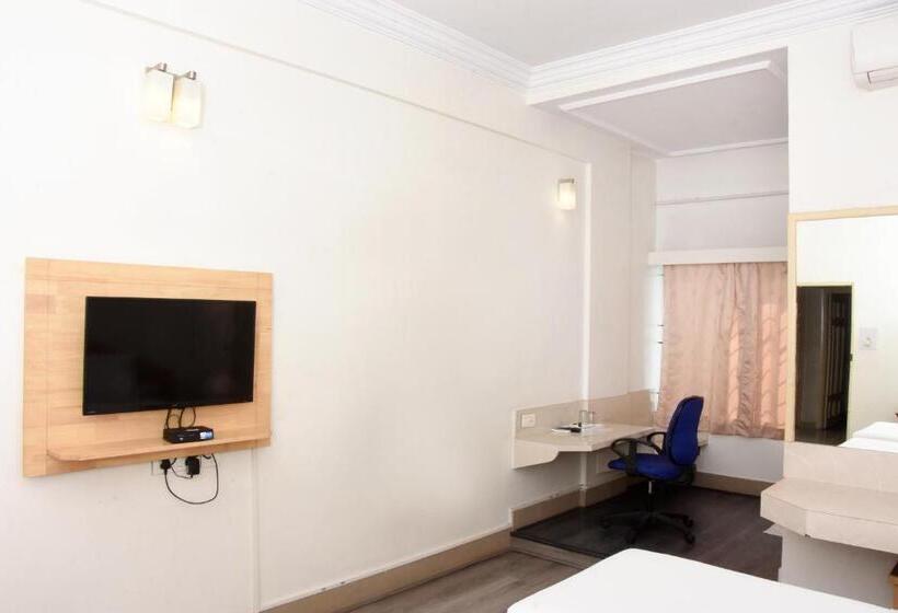 חדר סטנדרט לשלושה, Vellara