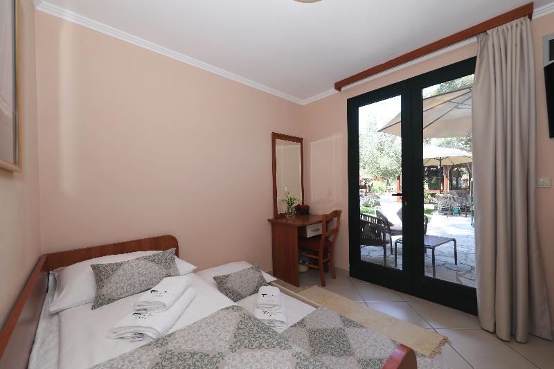 Семейный Номер, Mediterranean Village San Antonio